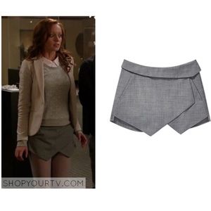 TALULA Berklee Asymmetrical Size 6 Mini Envelope Skort in light grey